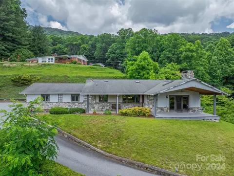 375 Little Mountain Rd, Waynesville, NC 28786