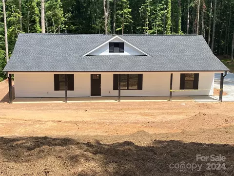 364 Rainbow Cir, Clover, SC 29710