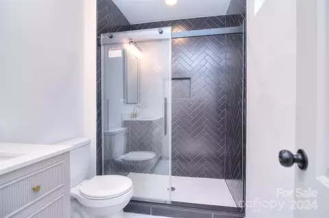 Bath - 1604 Tower Ct, Monroe, NC 28112 photo 2 of 4