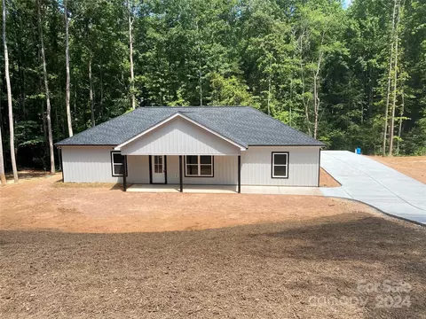 352 Rainbow Cir, Clover, SC 29710