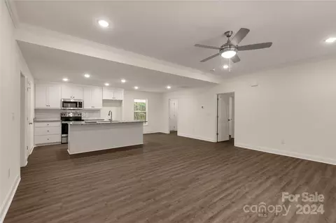 352 Rainbow Cir, Clover, SC 29710 photo 4