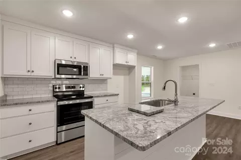 352 Rainbow Cir, Clover, SC 29710 photo 9