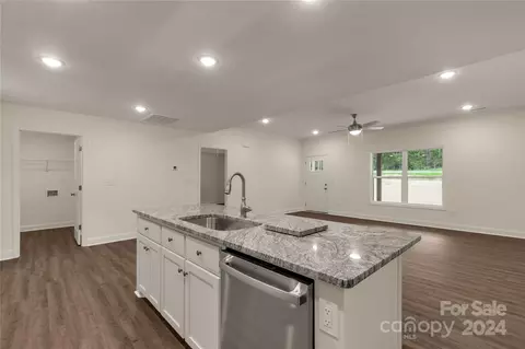 352 Rainbow Cir, Clover, SC 29710 photo 5