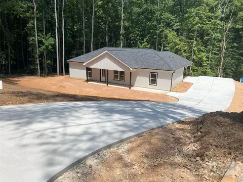 352 Rainbow Cir, Clover, SC 29710 photo 2