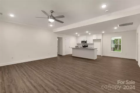 352 Rainbow Cir, Clover, SC 29710 photo 3