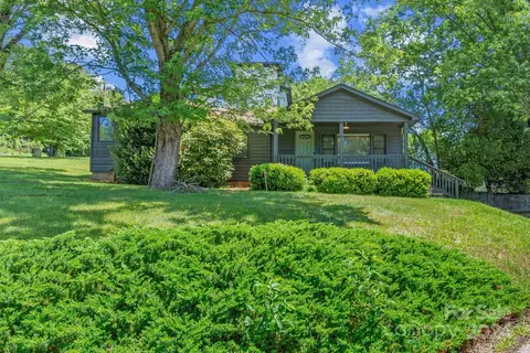 9 Merion Dr, Asheville, NC 28806