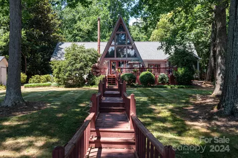 2726 Lake Shore S Rd S, Denver, NC 28037