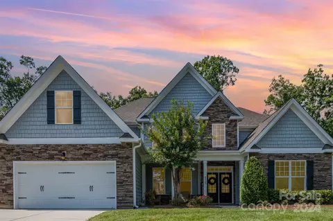 4515 Sunprince Dr, Harrisburg, NC 28075