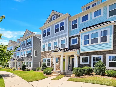 11332 Winding Gorge Dr, Huntersville, NC 28078