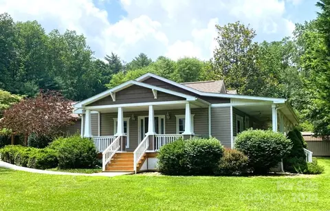 68 N Springs Dr, Hendersonville, NC 28791