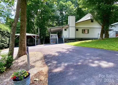 139 Summit Dr, Maggie Valley, NC 28751