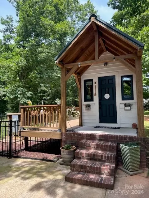 198 Brandenburg Dr, Statesville, NC 28677