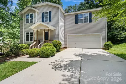 1143 Long Paw Ln, Charlotte, NC 28214