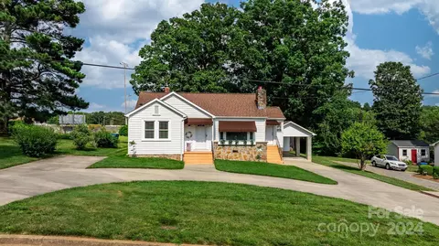 11 Woods Dr, Granite Falls, NC 28630
