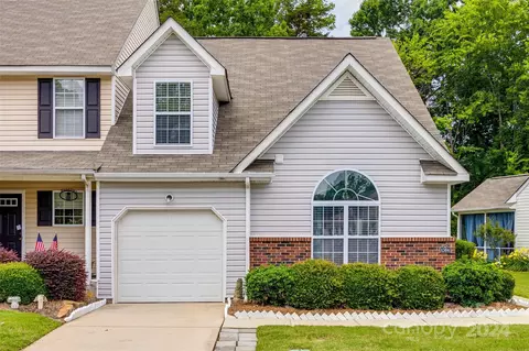 1384 Walnut Hill Dr, Rock Hill, SC 29732
