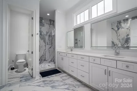 Bath - 811 Naples Dr, Davidson, NC 28036 photo 1 of 8