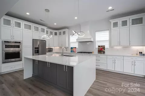 Kitchen - 811 Naples Dr, Davidson, NC 28036 photo 3 of 6