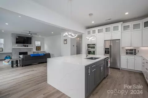 Kitchen - 811 Naples Dr, Davidson, NC 28036 photo 6 of 6