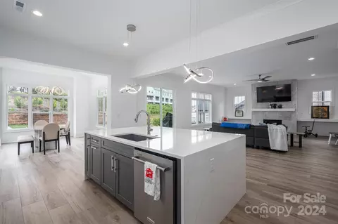 Kitchen - 811 Naples Dr, Davidson, NC 28036 photo 5 of 6