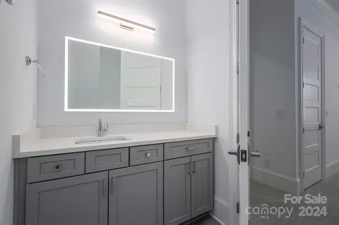 Bath - 811 Naples Dr, Davidson, NC 28036 photo 8 of 8
