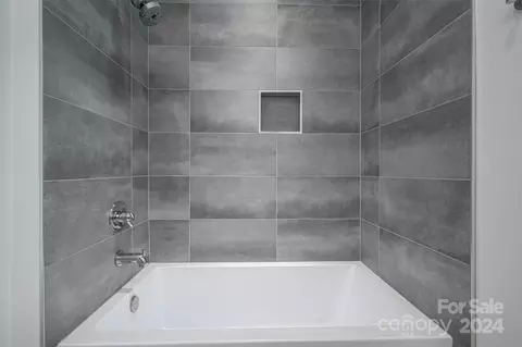 Bath - 811 Naples Dr, Davidson, NC 28036 photo 6 of 8