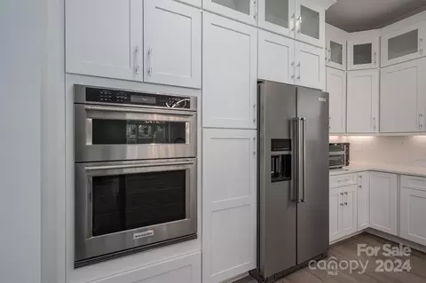 Kitchen - 811 Naples Dr, Davidson, NC 28036 photo 2 of 6