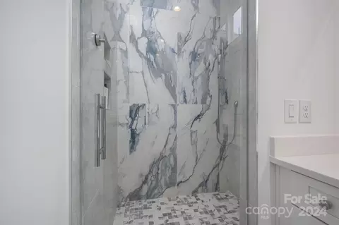 Bath - 811 Naples Dr, Davidson, NC 28036 photo 2 of 8