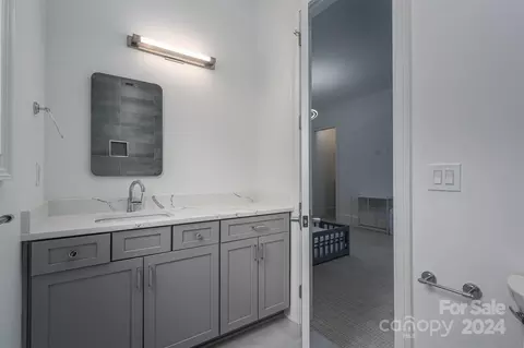 Bath - 811 Naples Dr, Davidson, NC 28036 photo 5 of 8
