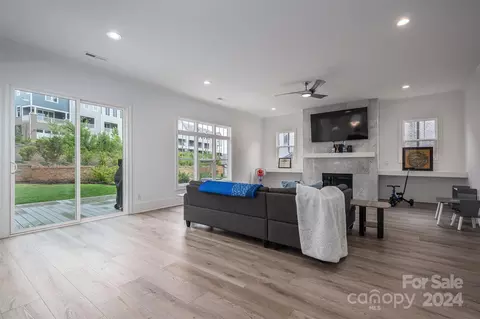 Living - 811 Naples Dr, Davidson, NC 28036 photo 1 of 4