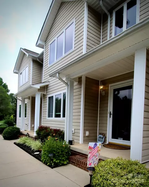 3261 White Oak J3 Ct #J3, Claremont, NC 28610