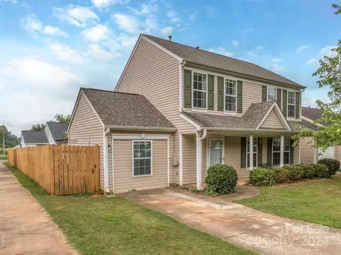 5407 Peachwood Dr, Charlotte, NC 28216