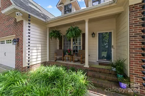 8127 Forest Shadow Cir, Cornelius, NC 28031 photo 3