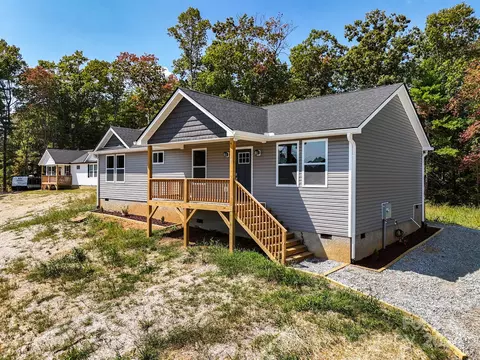 44 Owls Nest Ln, Hendersonville, NC 28792