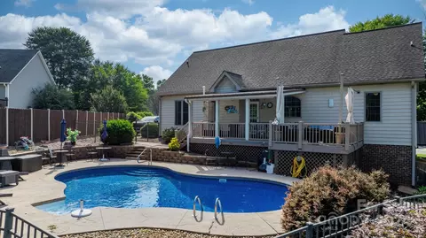 173 Lippard Springs Cir, Statesville, NC 28677