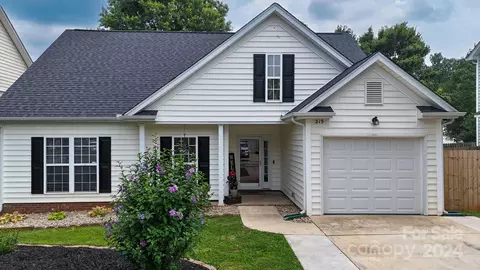 215 Everett Park Dr, Mooresville, NC 28115