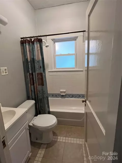 Bath - 804 Rutherford Rd, Marion, NC 28752 photo 5 of 5