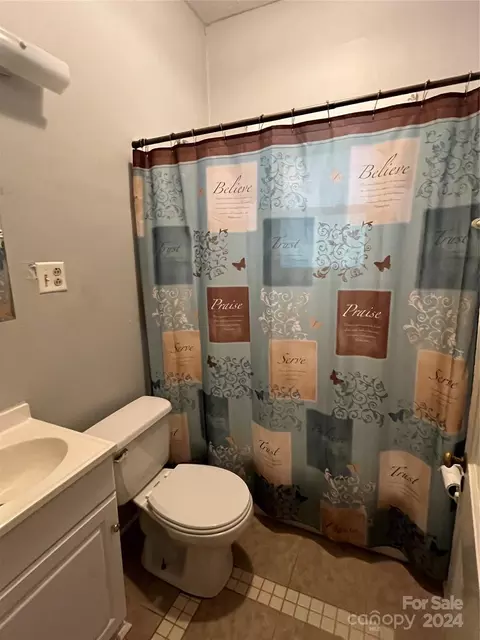 Bath - 804 Rutherford Rd, Marion, NC 28752 photo 4 of 5