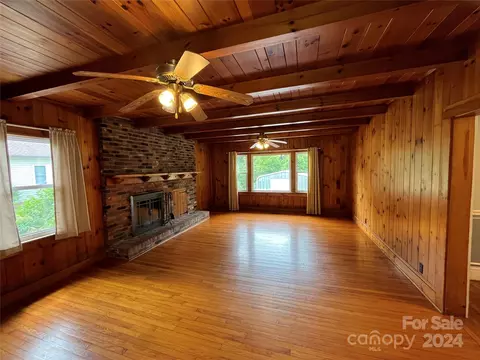 Living - 804 Rutherford Rd, Marion, NC 28752 photo 2 of 5