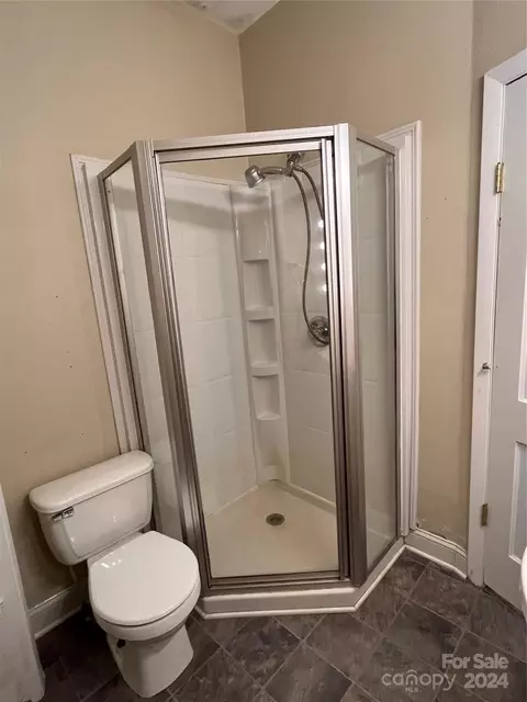 Bath - 804 Rutherford Rd, Marion, NC 28752 photo 2 of 5