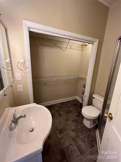 Bath - 804 Rutherford Rd, Marion, NC 28752 photo 3 of 5