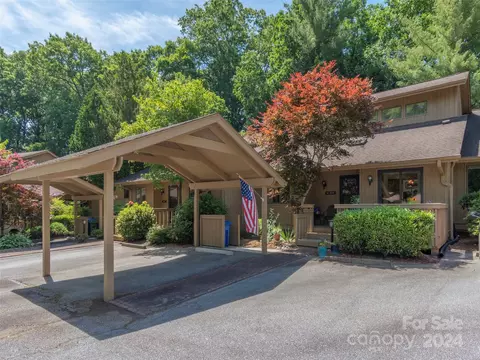 304 Laurel Oak Ln, Hendersonville, NC 28791