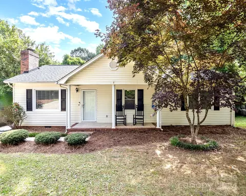508 Woodstream Dr, Gastonia, NC 28056