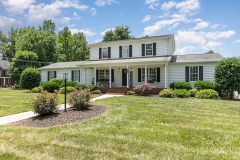 712 Huntingtowne Dr, Kings Mountain, NC 28086