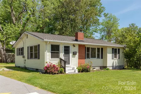 817 1st W Ave W, Hendersonville, NC 28739