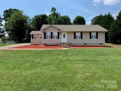 3428 Clarks Chapel Rd, Lenoir, NC 28645