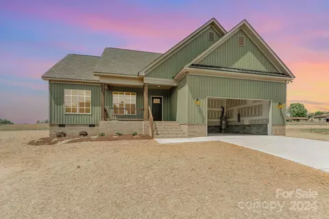134 Galliher Rd, Harmony, NC 28634