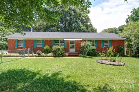 318 Meadowbrook Dr, Matthews, NC 28104