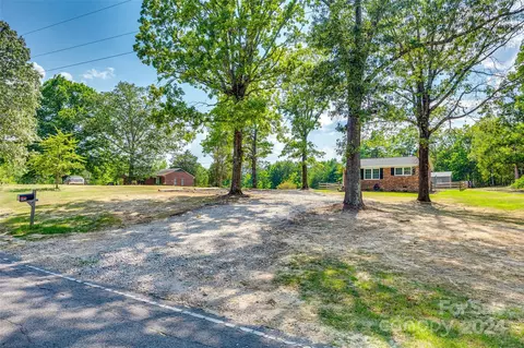 493 Beersheba N Rd N, Clover, SC 29710