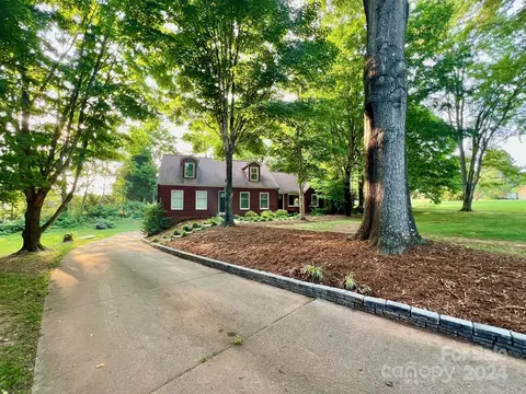 51 Colts Neck Ln, Taylorsville, NC 28681