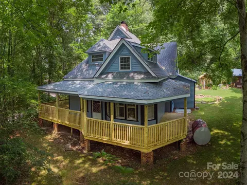 82 Hamer Ave, Waynesville, NC 28786